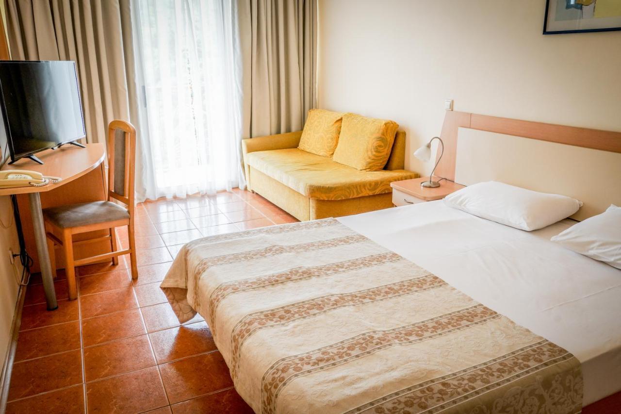 Vita Park Hotel & Aqua Park Αλμπένα Εξωτερικό φωτογραφία