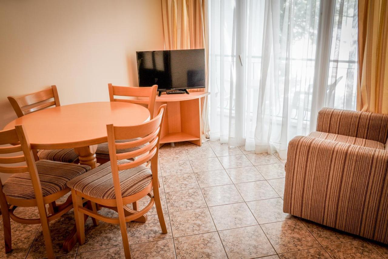 Vita Park Hotel & Aqua Park Αλμπένα Εξωτερικό φωτογραφία